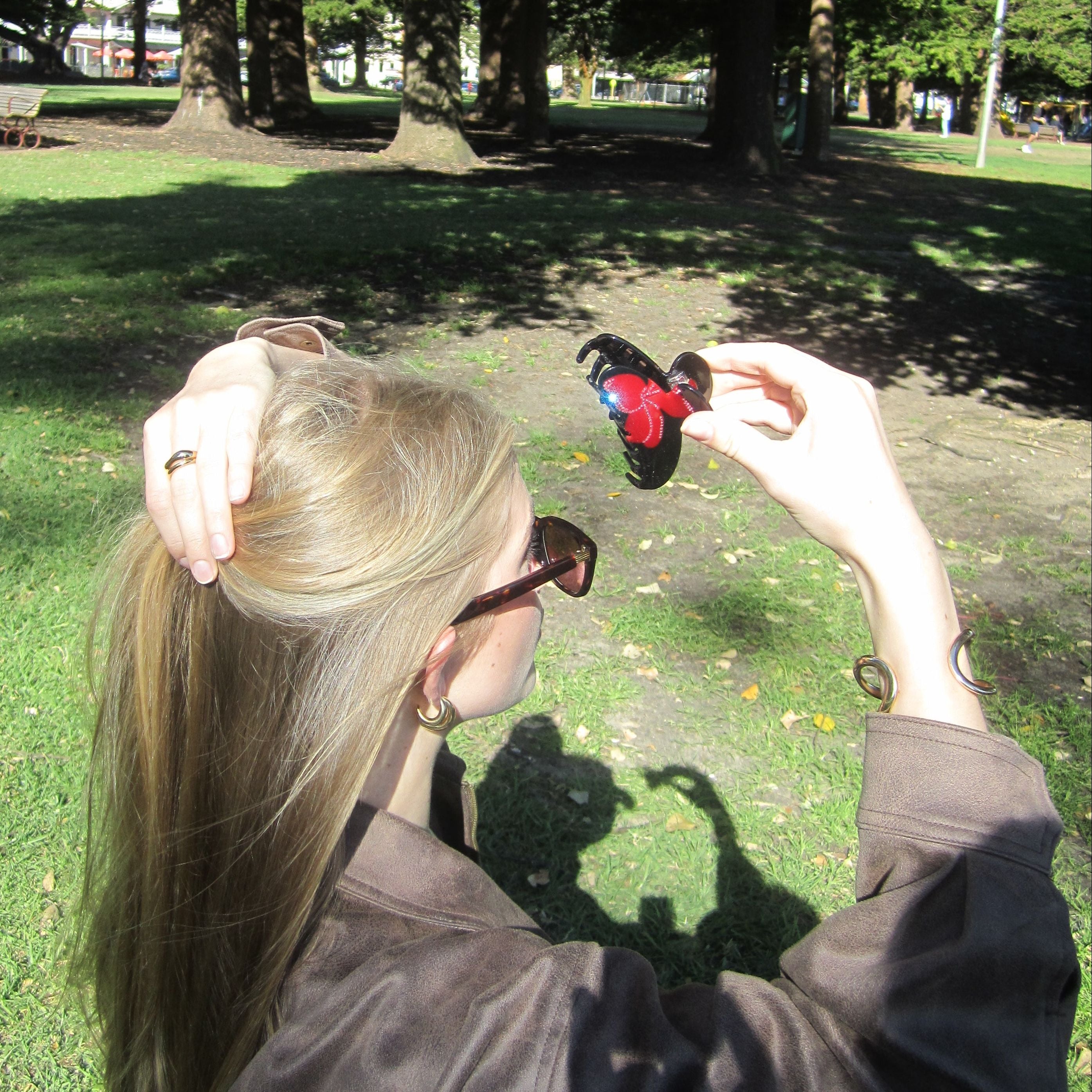 BURGUNGY BLOSSOM CLAW