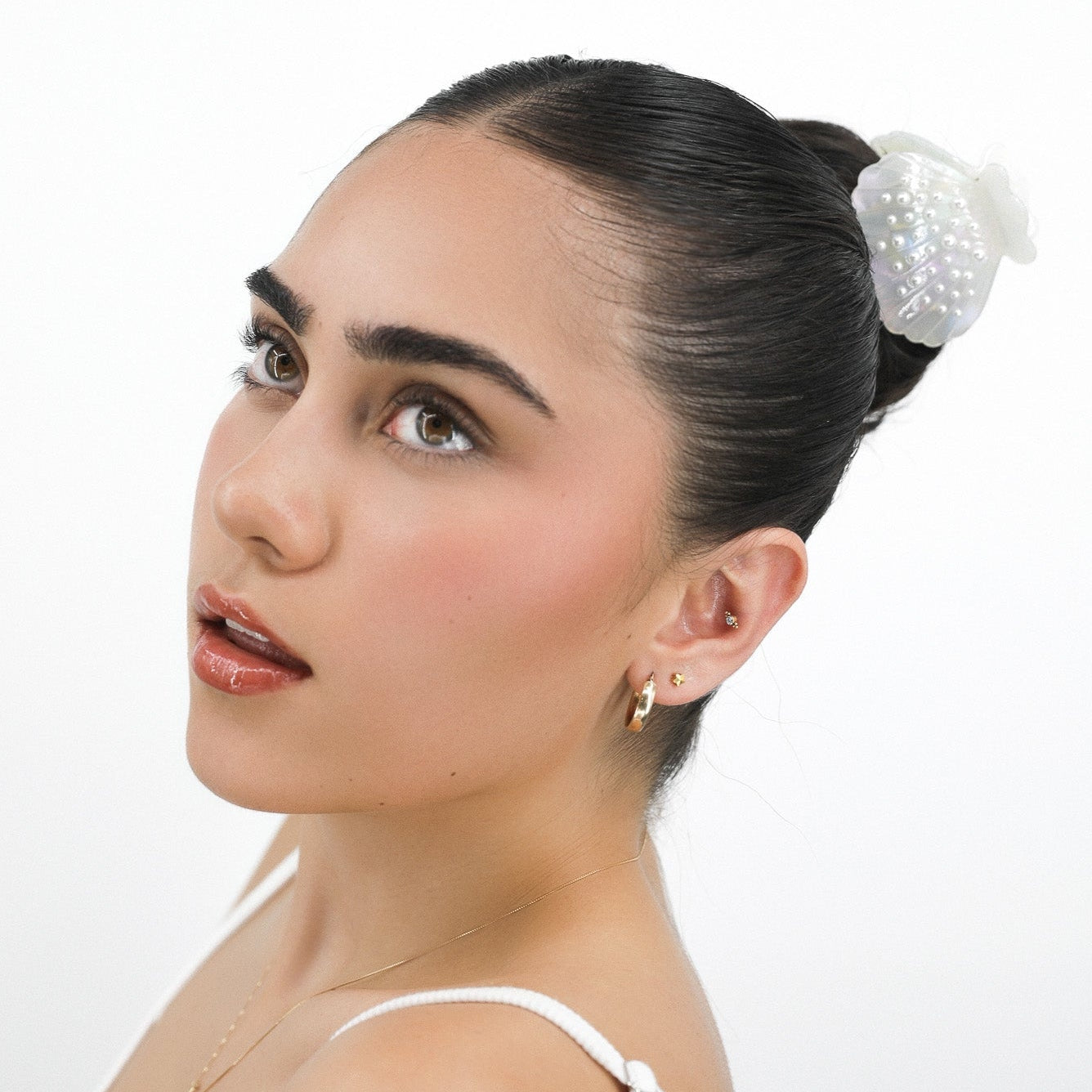 Woman with styled hair and white Luna Wave aurelia hair claw clip in white background