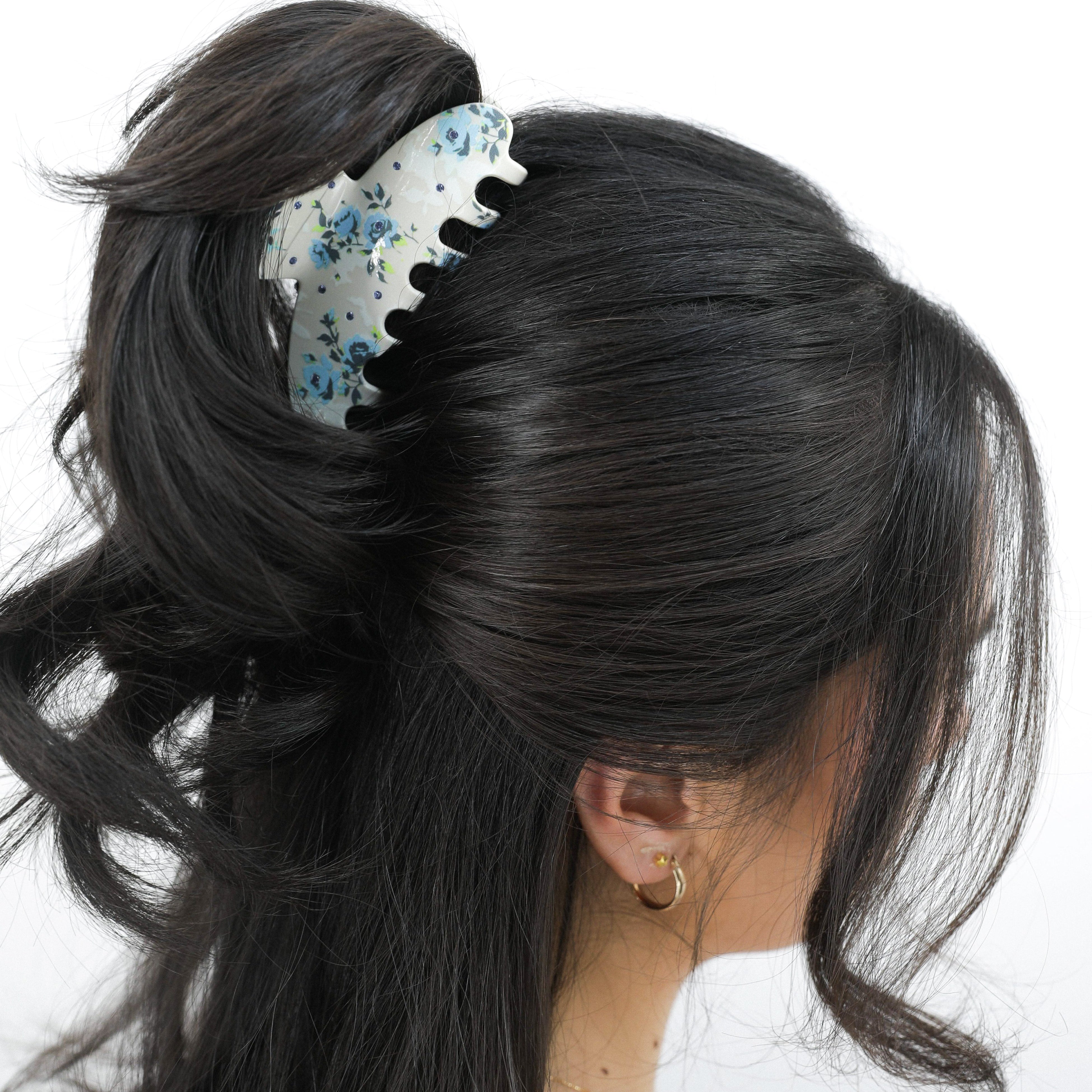 Luna Wave white day garden hair claw clip