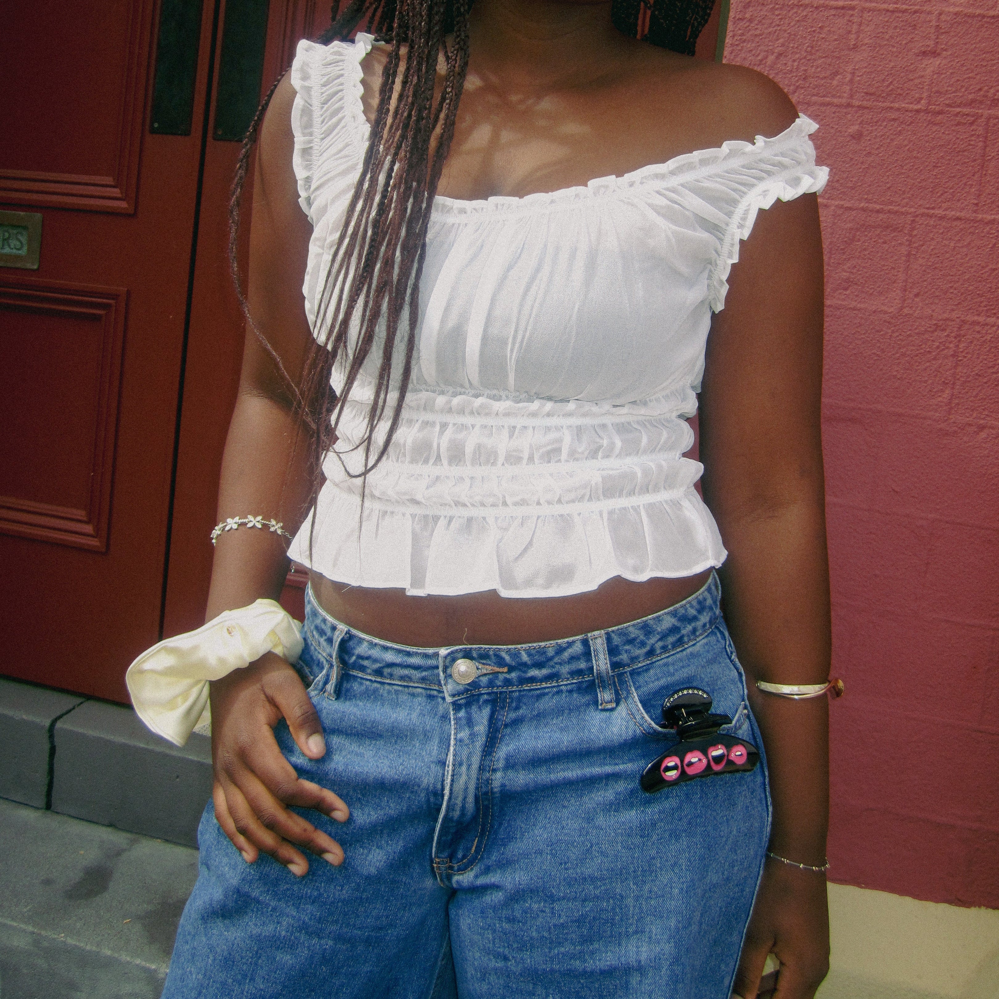 Luna Wave model wearing a aria lattice claw clip styled in a low bun at an outdoor café