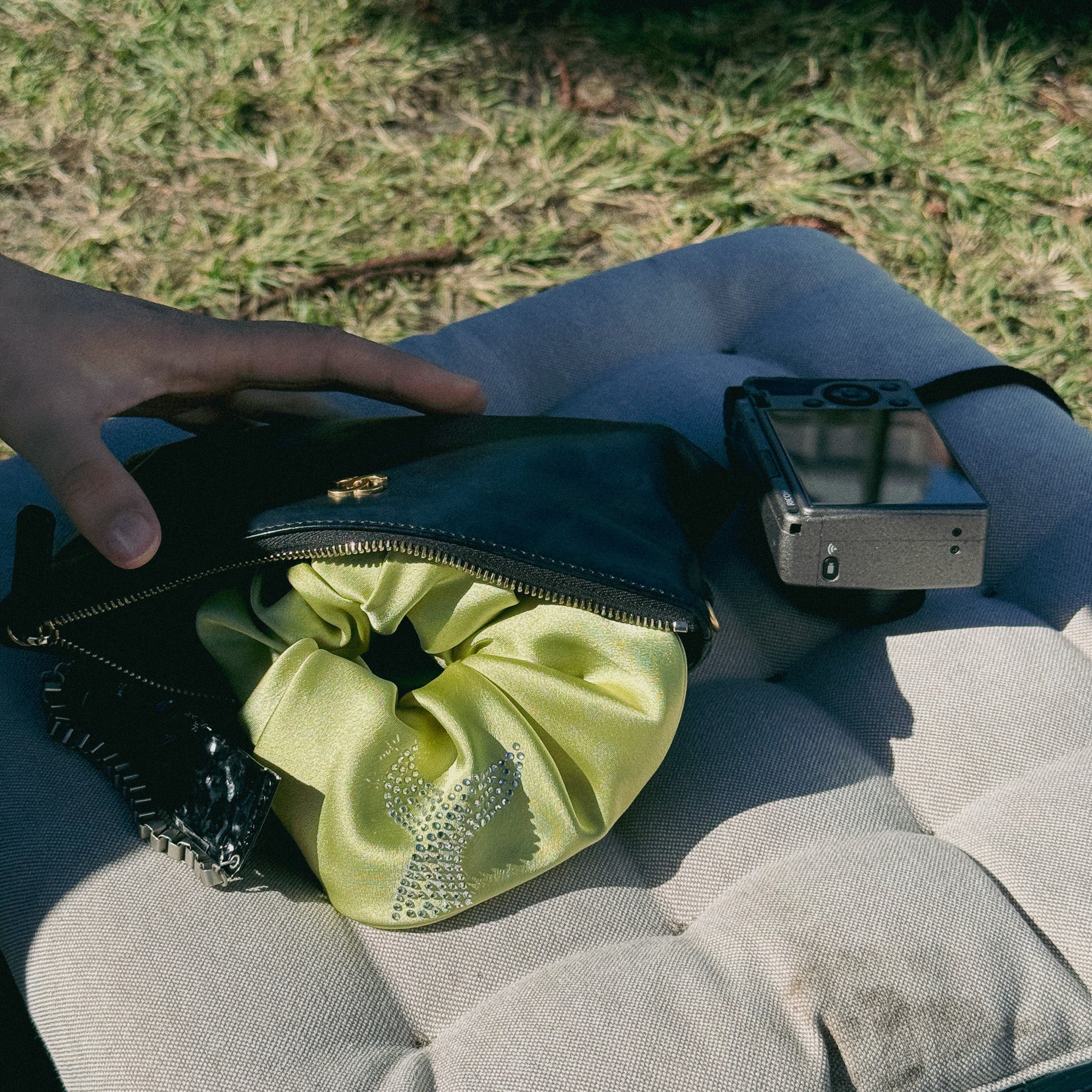 GREEN BUBBLES SCRUNCHIE