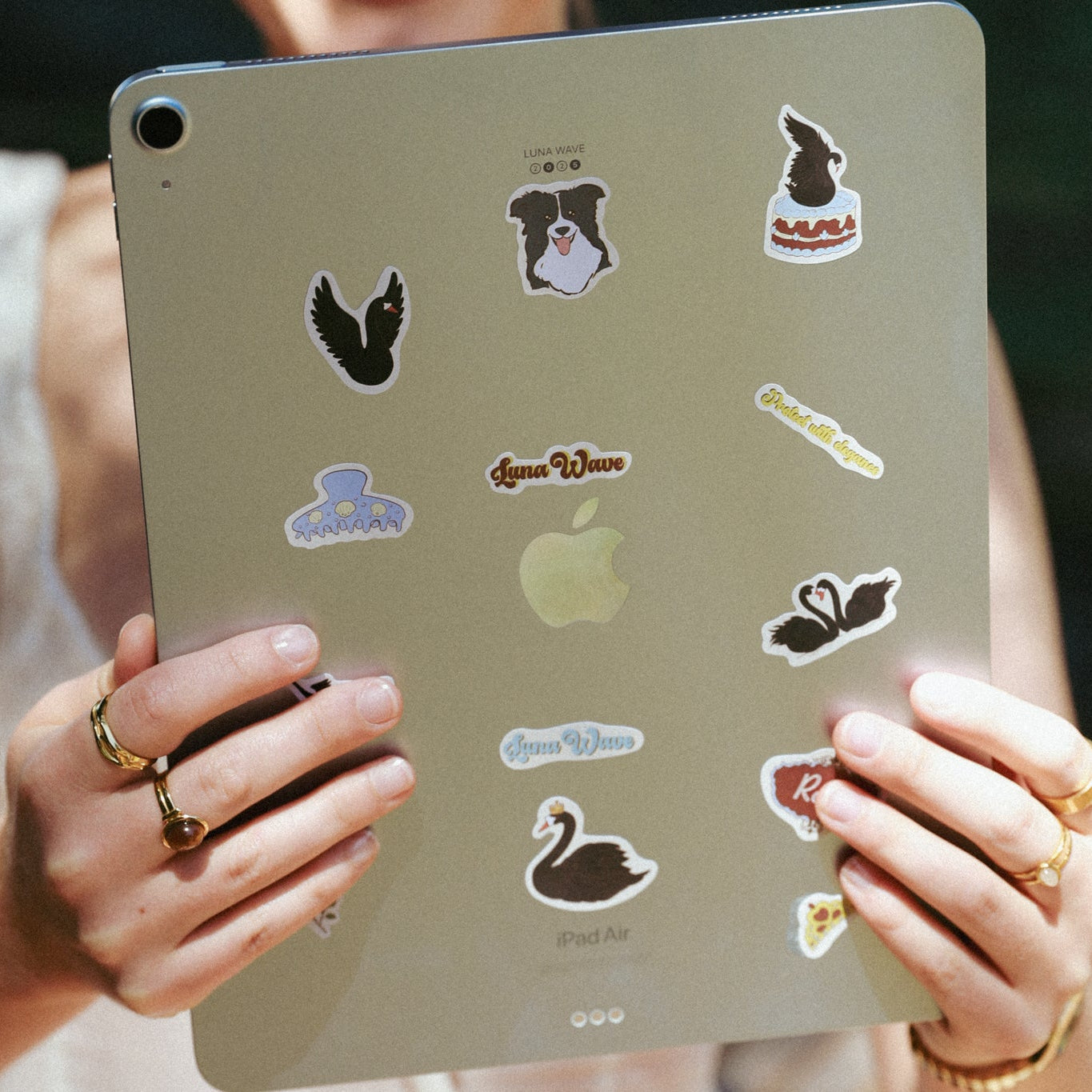 Luna wave stickers on the screen