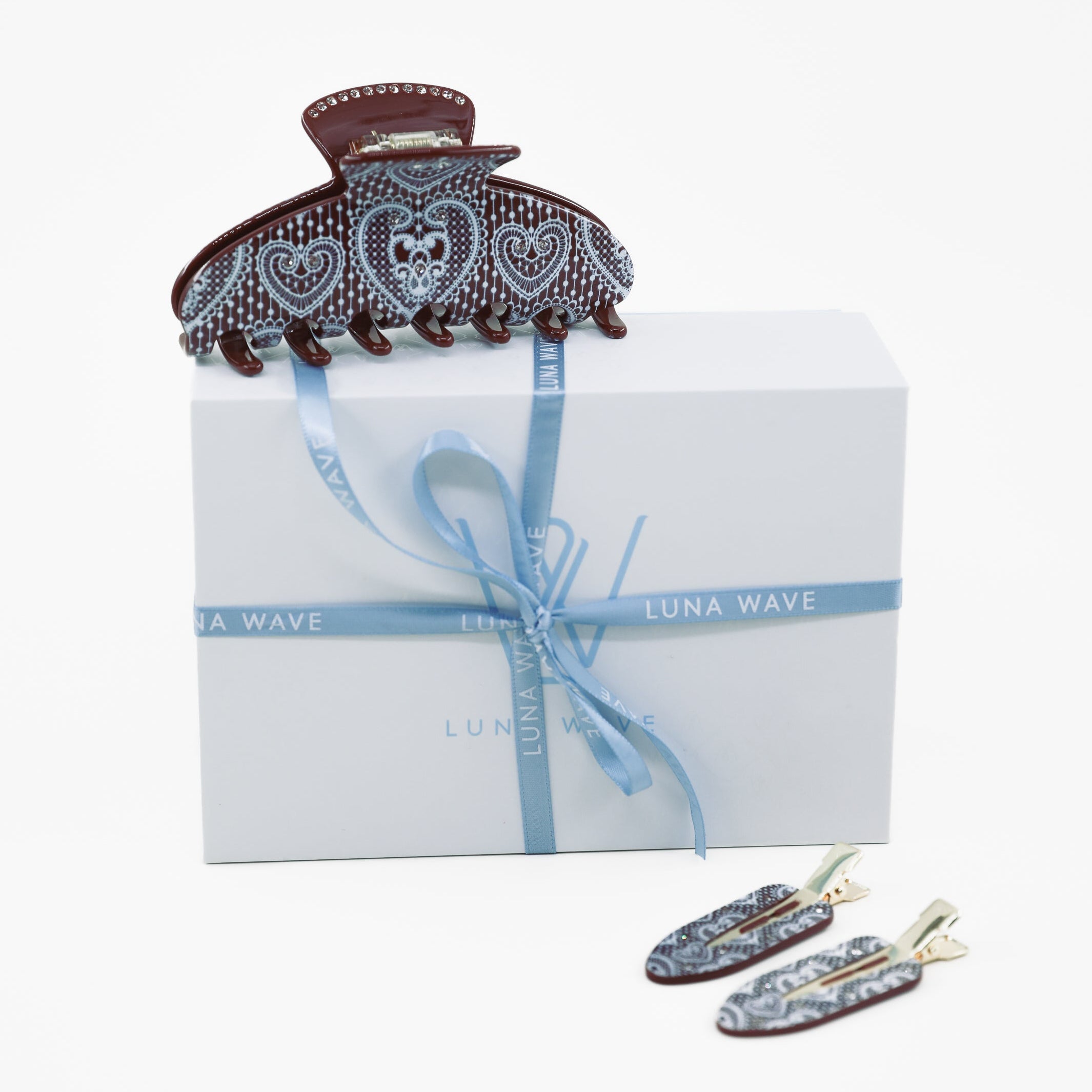 Hair claw and clips on a white box with 'Luna Wave' branding